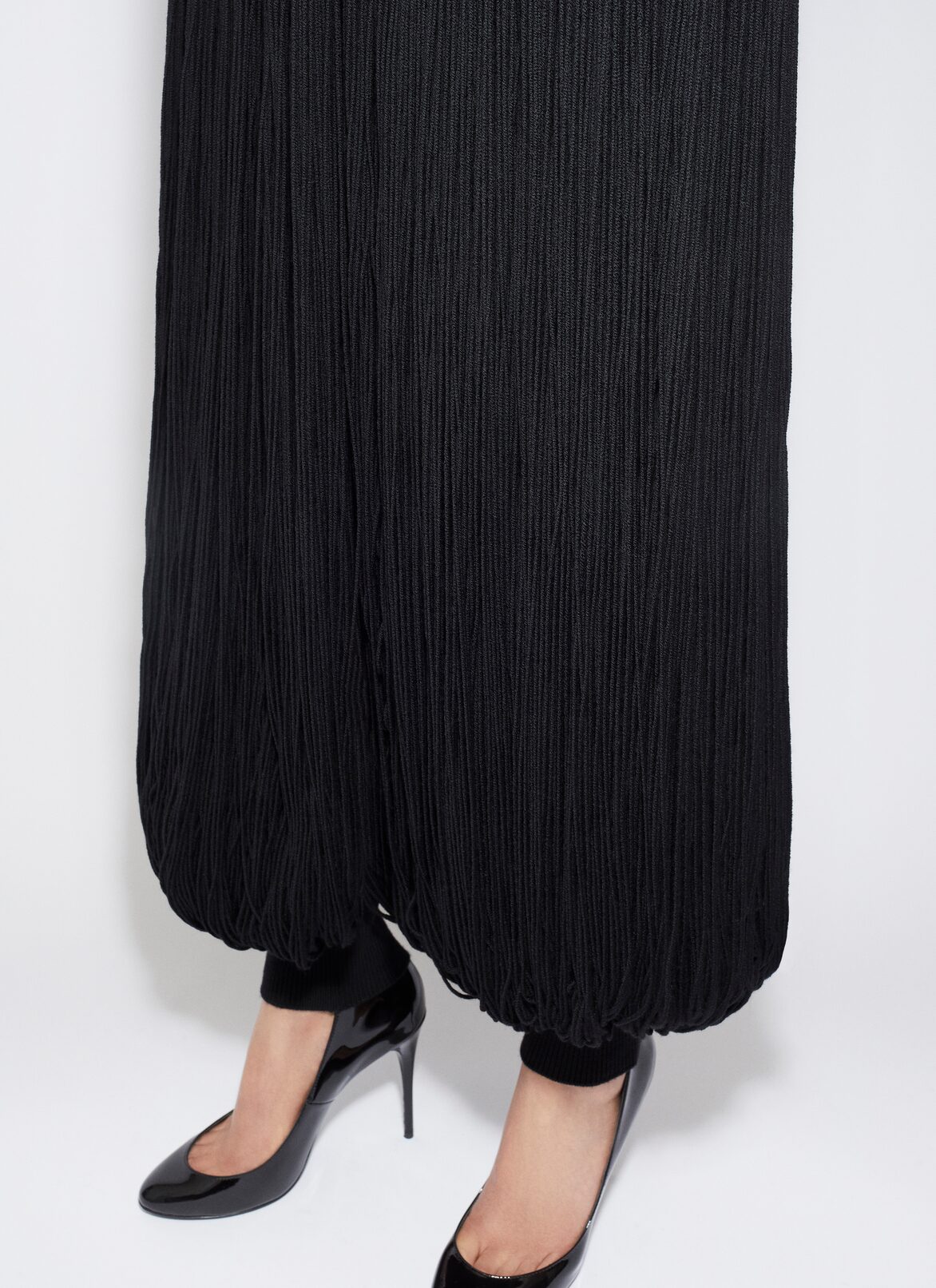 KNITTED FRINGE ROUND PANTS ALAÏA BLACK KNITTED FRINGE ROUND PANTS